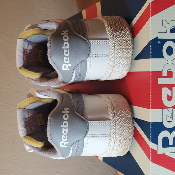 Mens 10.5 Reebok Club C Revenge - Picture 3 of 6